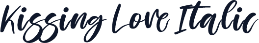 Kissing Love Italic